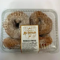 Roscos fritos azucarados en un envase transparente. La etiqueta indica "Productos Del Castillo Ronda" y "Rosco Frito".