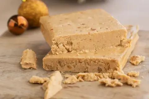 Turrón de Jijona, un dulce navideño tradicional. Perfecta para tu receta casera.