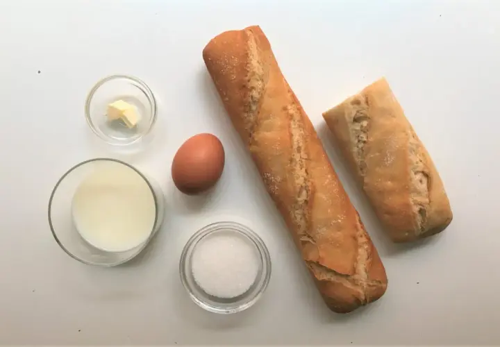 Ingredientes para torrijas al microondas: pan, huevo, leche, azúcar y mantequilla.