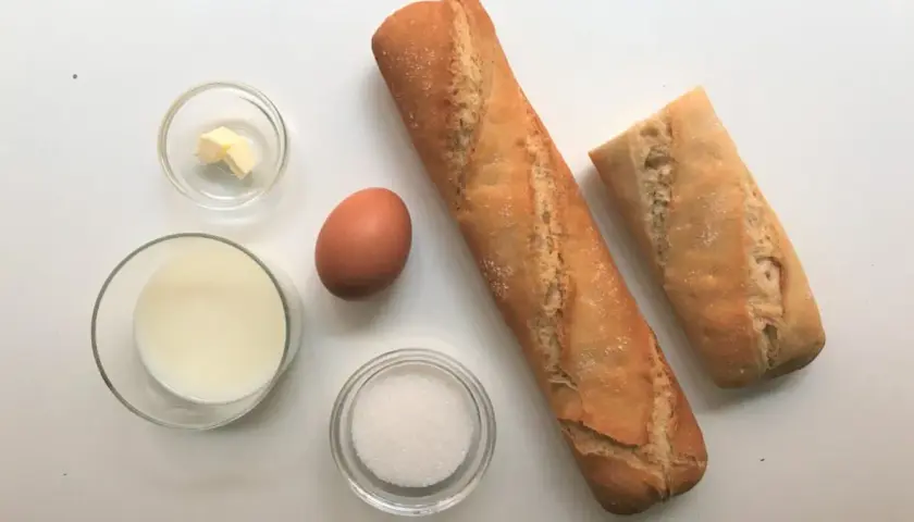 Ingredientes para torrijas al microondas: pan, huevo, leche, azúcar y mantequilla.