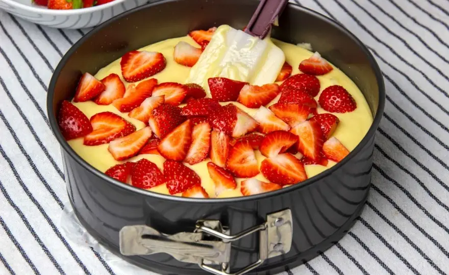 Bizcocho de yogur de fresa perfecto - ¡Siempre tierno!