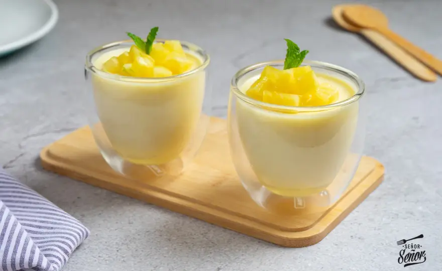 Mousse de piña perfecta - ligera, estable y deliciosa