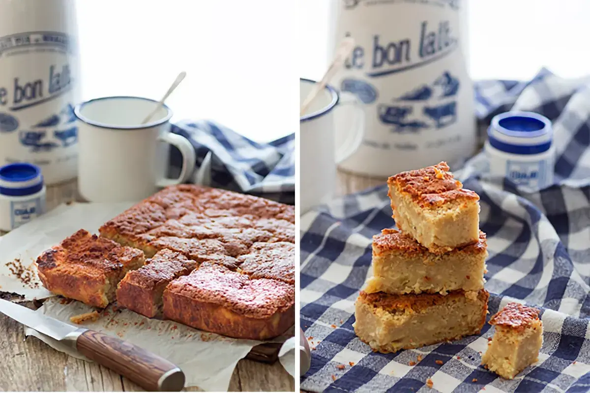 Deliciosa quesada pasiega recién horneada, cortada en porciones y apilada sobre un mantel de cuadros.
