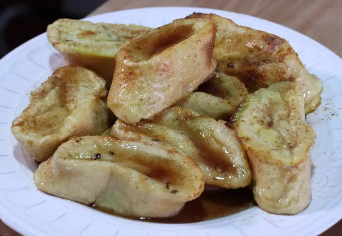 Torrijas al microondas, doradas y jugosas, con un toque de canela, listas para disfrutar en minutos.