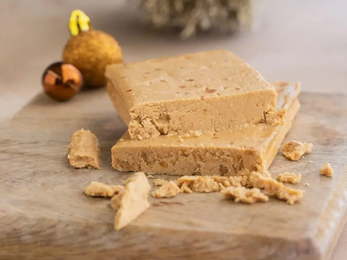 Turr&oacute;n de Jijona, un dulce navide&ntilde;o tradicional. La receta perfecta para compartir en familia.